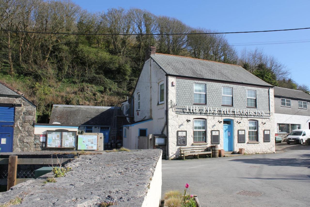 The Five Pilchards Inn Helston Exteriör bild